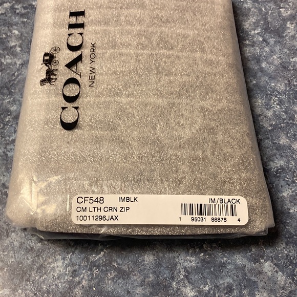 Coach Corner zip wristlet. New in packaging. - Picture 6 of 7